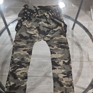 Kids Camouflage Bottoms Size 4T
